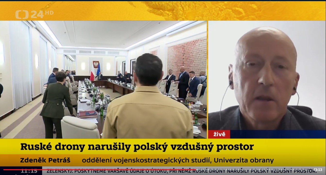 Právě si prohlížíte Ruské drony narušily polský vzdušný prostor: Rozhovor dr. Petráše v České televizi